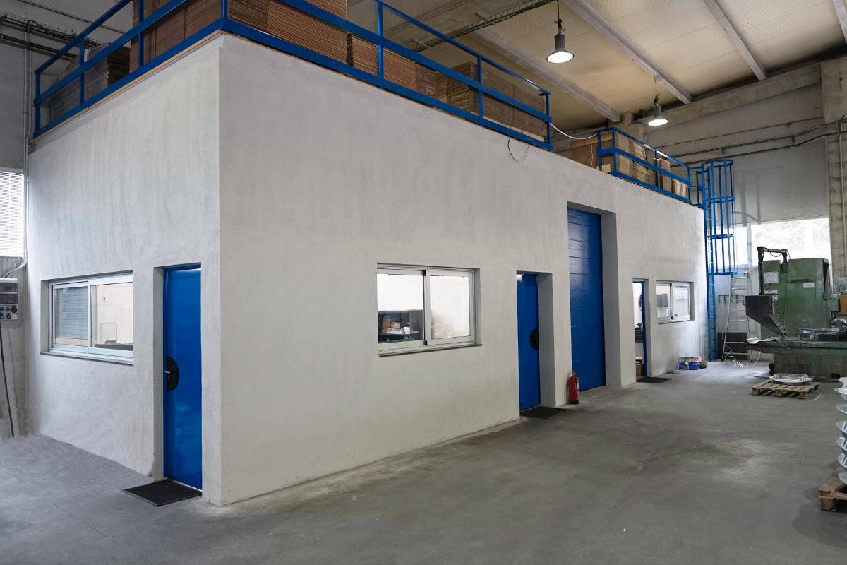 Exterior de la oficina técnica y el laboratorio tridimensional de la fundición de aluminio TYBSA